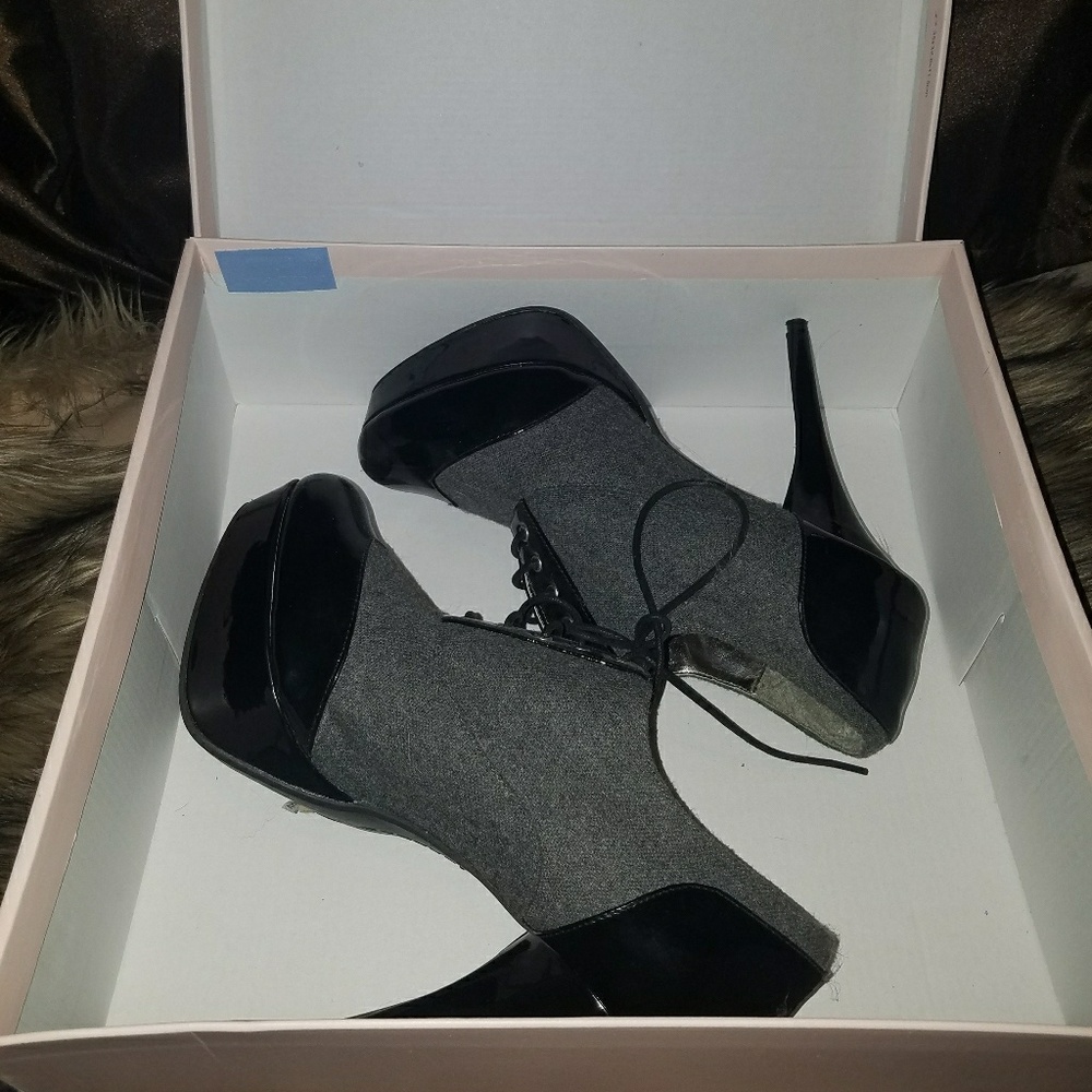 High Heeled Oxfords (size 10) - Picture 5 of 5